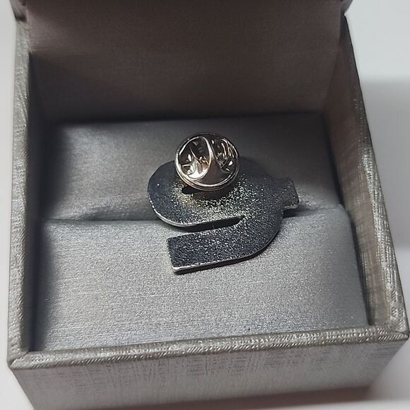 Enterprise Pin Brooch Company Logo Green E - Picture 2 of 3